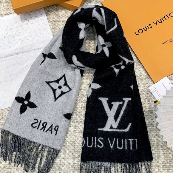 Louis Vuitton wool scarf - Picture 1 of 9